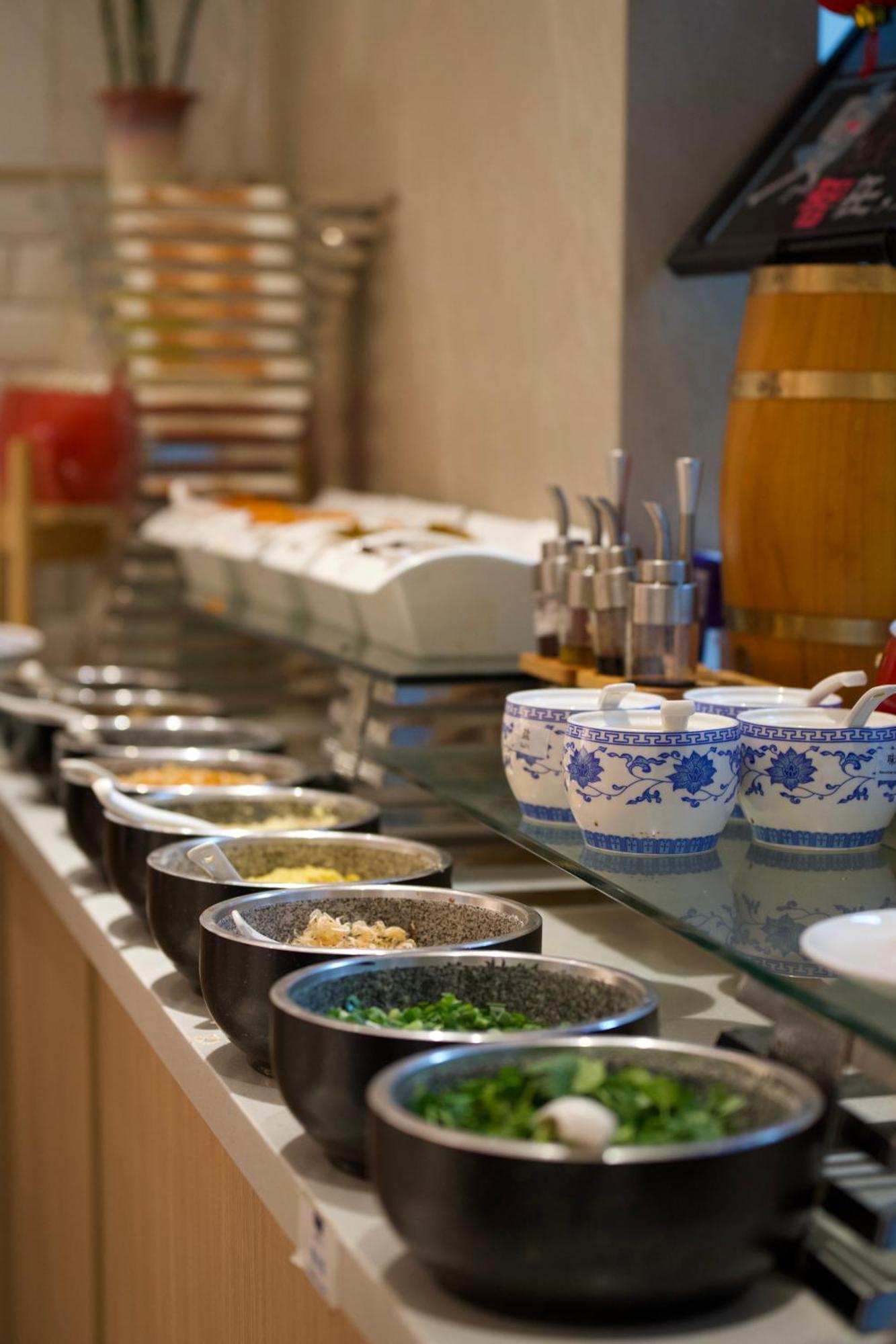 Holiday Inn Express Chengdu Tianfu Square By Ihg - Chunxi Road And Kuanzhai Alley المظهر الخارجي الصورة