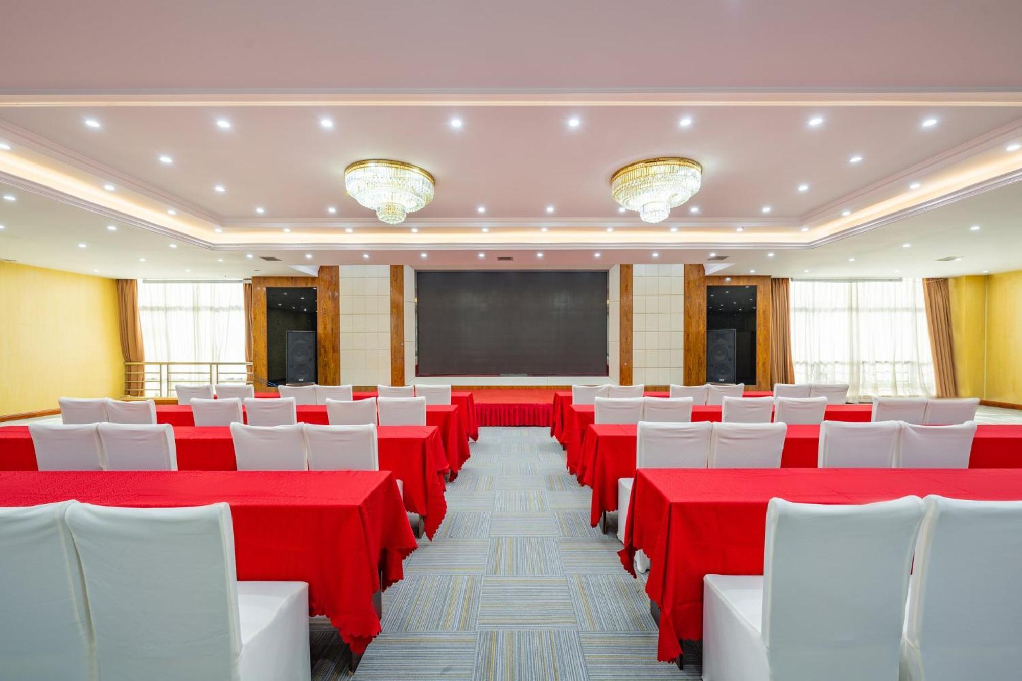 Holiday Inn Express Chengdu Tianfu Square By Ihg - Chunxi Road And Kuanzhai Alley المظهر الخارجي الصورة